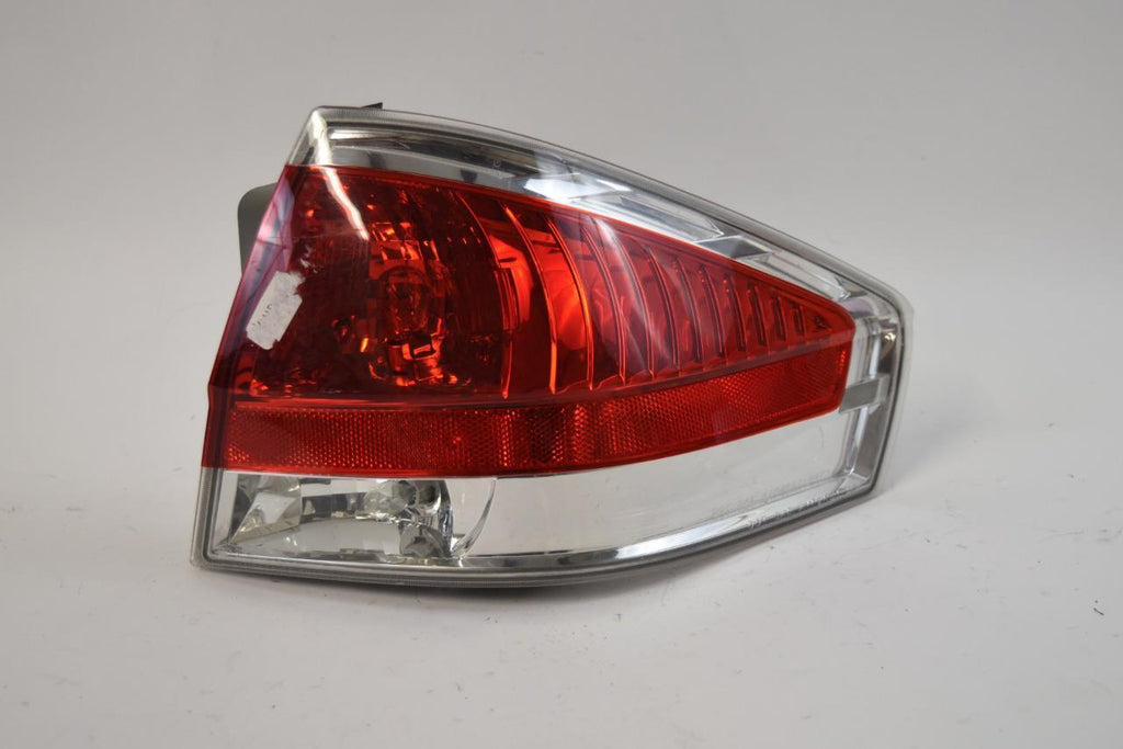 2008-2011 FORD FOCUS PASSENGER RIGHT SIDE REAR TAIL LIGHT