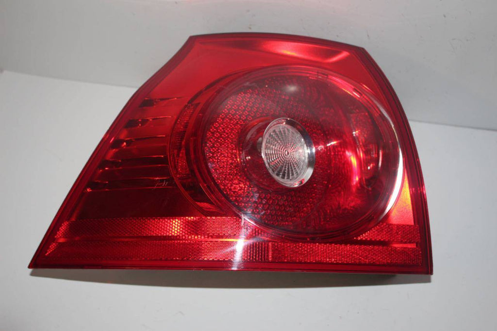 2006-2009 VOLKSWAGEN RABBIT PASSENGER SIDE REAR TAIL LIGHT 28801