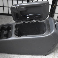 99-02 AVALANCHE SUBURBAN YUKON TAHOE SILVERADO CENTER CONSOLE new body style onl