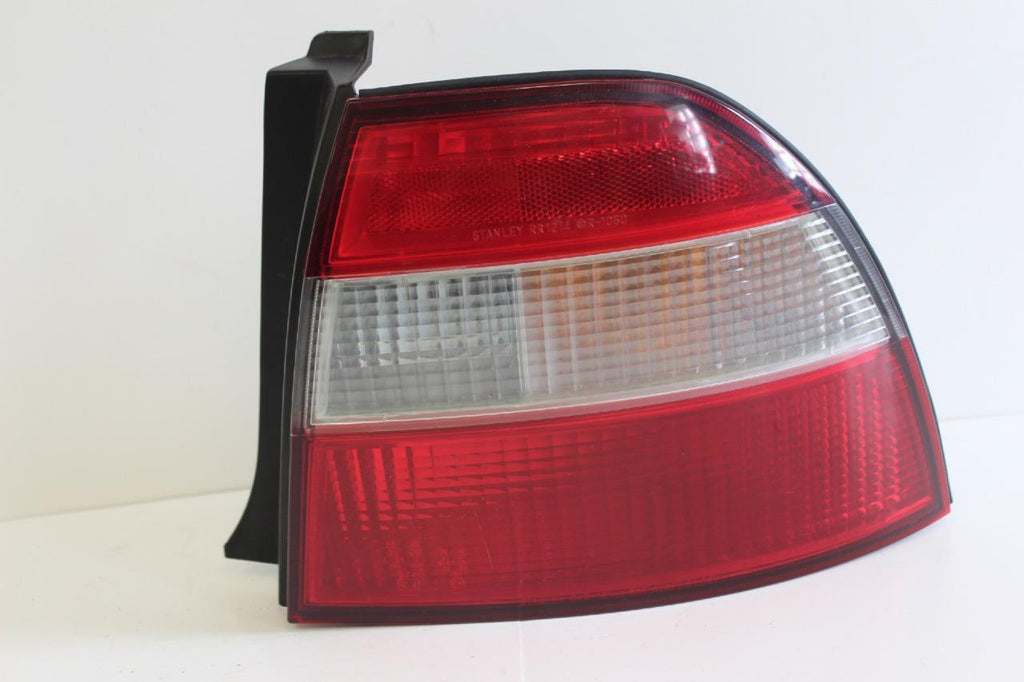 1994-1996 HONDA ACCORD PASSENGER SIDE REAR TAIL LIGHT - BIGGSMOTORING.COM