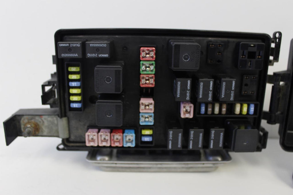 2006-2008 Dodge Charger Body Control Fuse Box Module - BIGGSMOTORING.COM