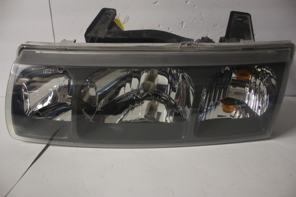 2002-2004 SATURN VUE FRONT LEFT DRIVER SIDE HEADLIGHT 26399 - BIGGSMOTORING.COM