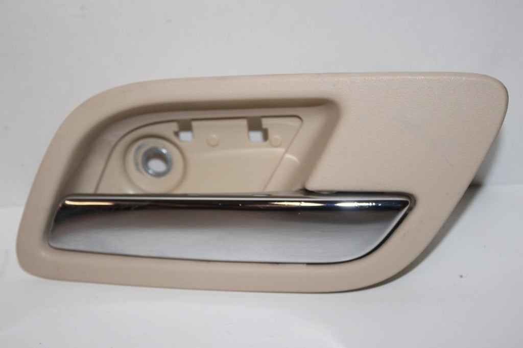 2007-2014 CHEVY TAHOE SUBURBAN ESCALADE PASSENGER SIDE INTERIOR DOOR HANDLE