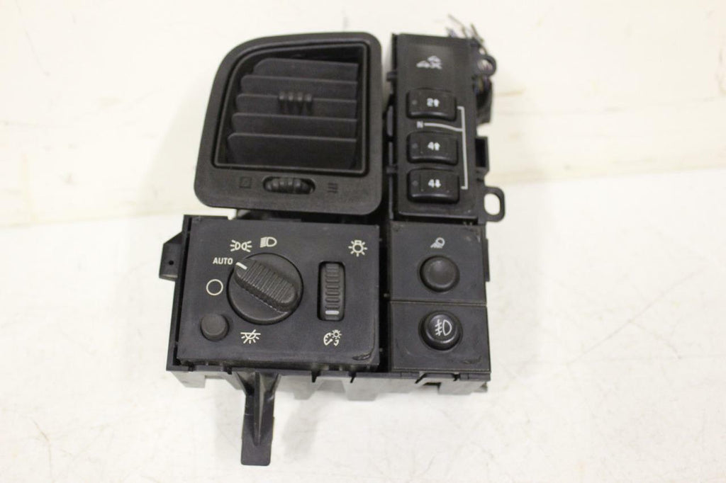 1999-2002 CHEVY SUBURBAN TAHOE YUKON SIERRA HEADLIGHT SWITCH W/VENT & 4×4 BUTTON - BIGGSMOTORING.COM