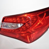 2011-2014 CHRYSLER 200 PASSENGER RIGHT  SIDE REAR TAIL LIGHT