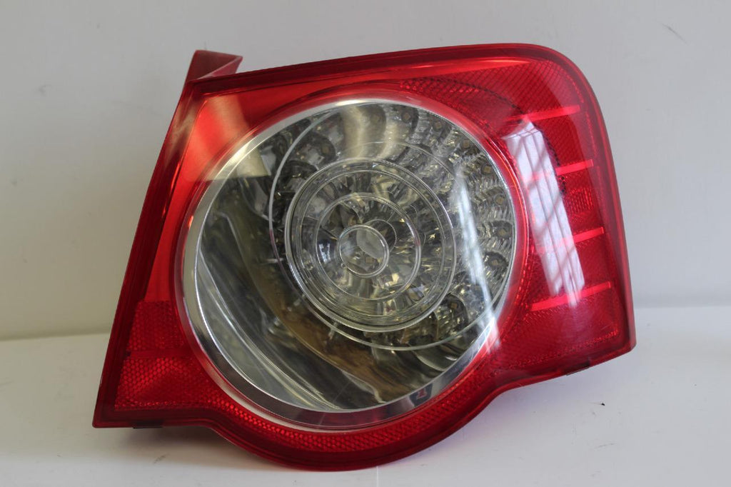 2006-2010 VOLKSWAGEN PASSAT PASSENGER SIDE REAR TAIL LIGHT