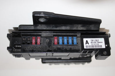 2007-2009 TOYOTA CAMRY JUNCTION RELAY FUSE BOX MODULE 82720-06091