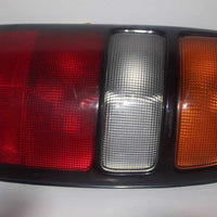 2004-2006 TAHOE YUKON SUBURBAN RIGHT PASSENGER SIDE TAIL LIGHT  28939 - BIGGSMOTORING.COM